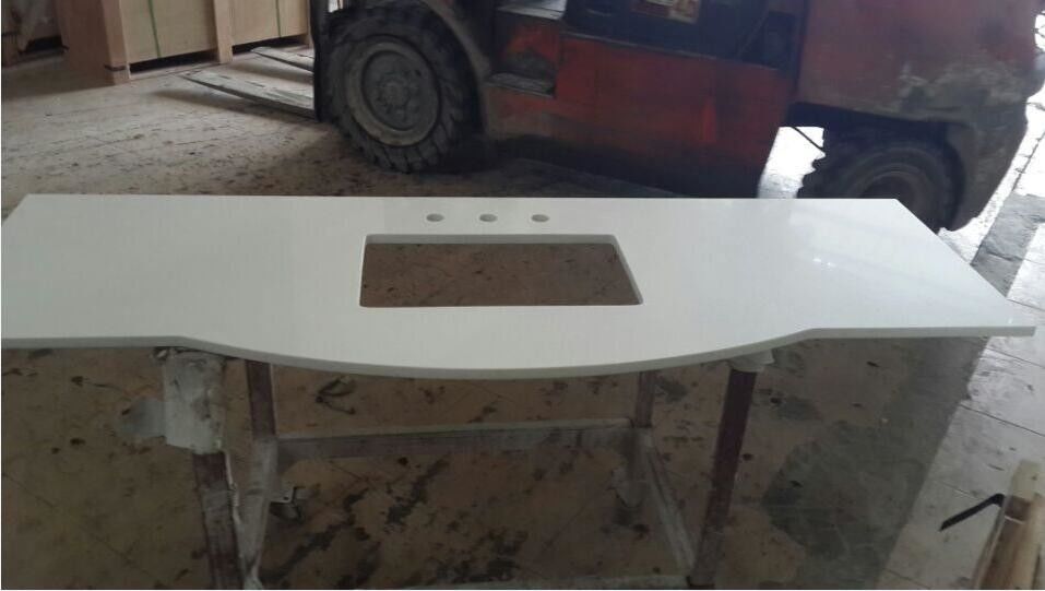 QS301 หินควอตซ์ประดิษฐ์พร้อมชั้นกระจกแผ่นกระเบื้องคริสตัลสีขาว Countertops โต๊ะเครื่องแป้งโต๊ะเครื่องแป้ง Table Tops